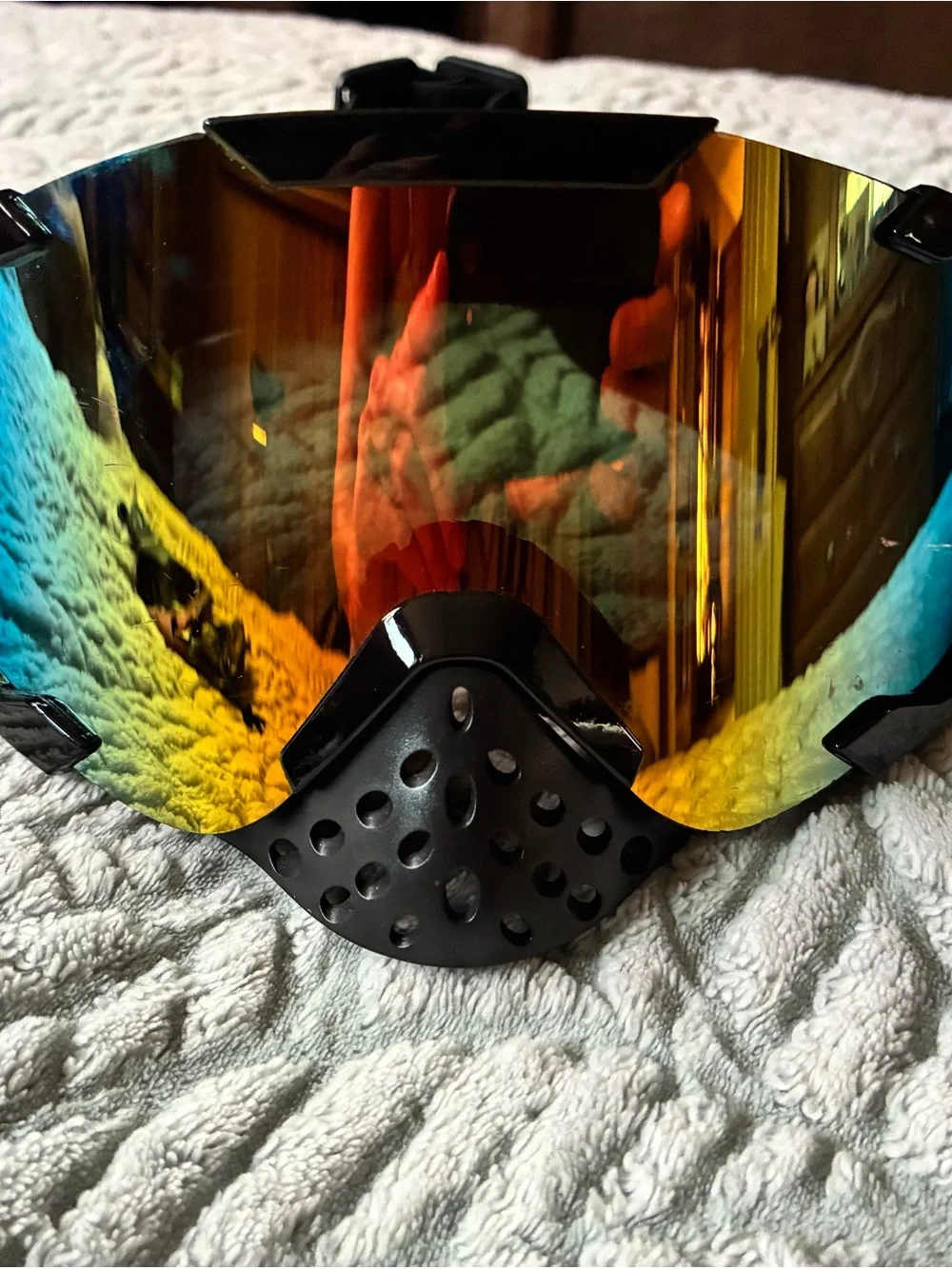 Black Ski/sbowboard/mountain bike Goggles with Iridescent mirror lenses